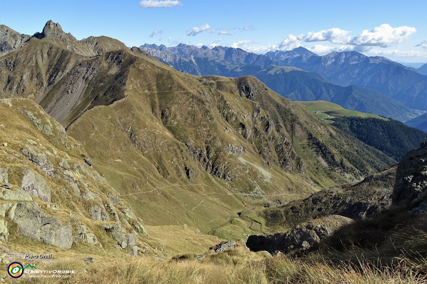 47 Vista sulla Val Salmurano da dove son salito.JPG